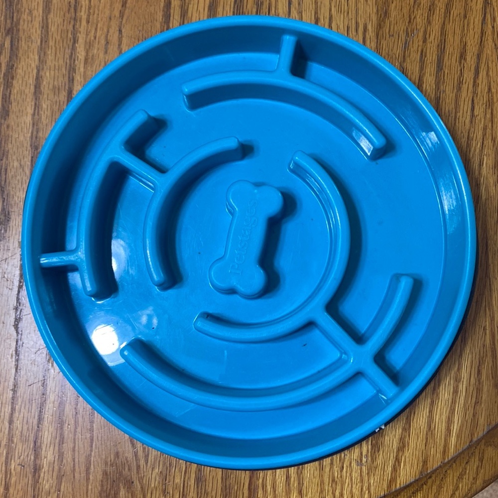 Slow feed pet bowl
